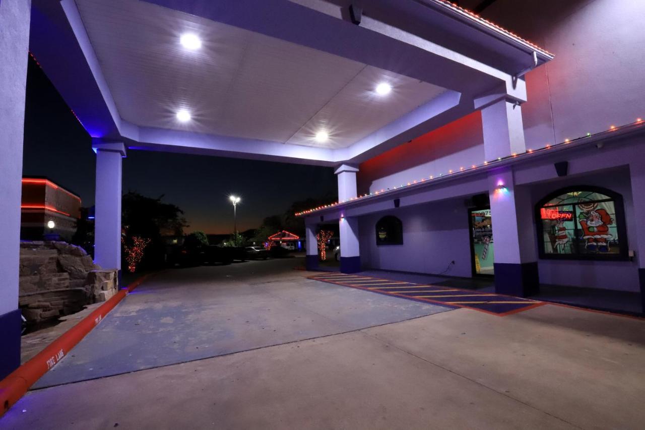 Scottish Inn And Suites Houston-Jones Road Louetta Ngoại thất bức ảnh