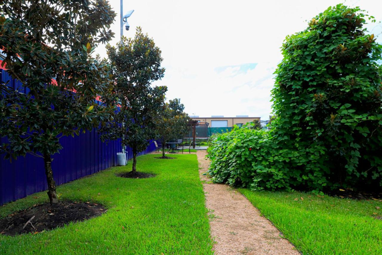 Scottish Inn And Suites Houston-Jones Road Louetta Ngoại thất bức ảnh